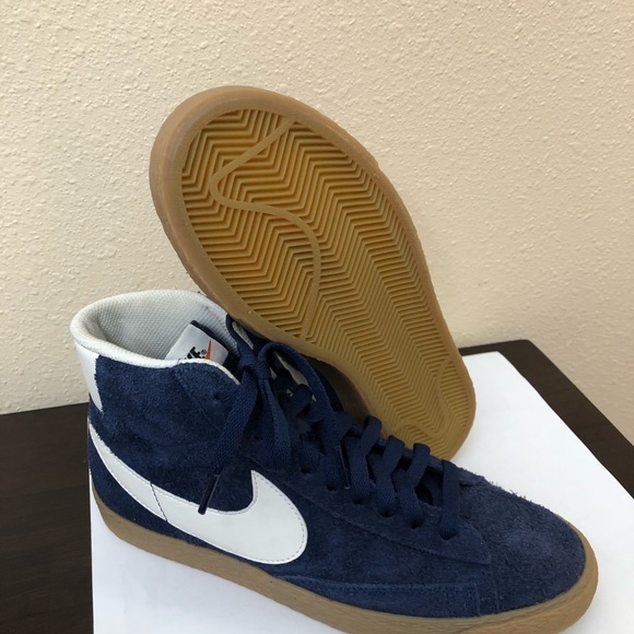 Nike High Top Vintage Shoe - Picture 3 of 6
